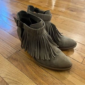 Women’s Size 8 - Maurice Booty